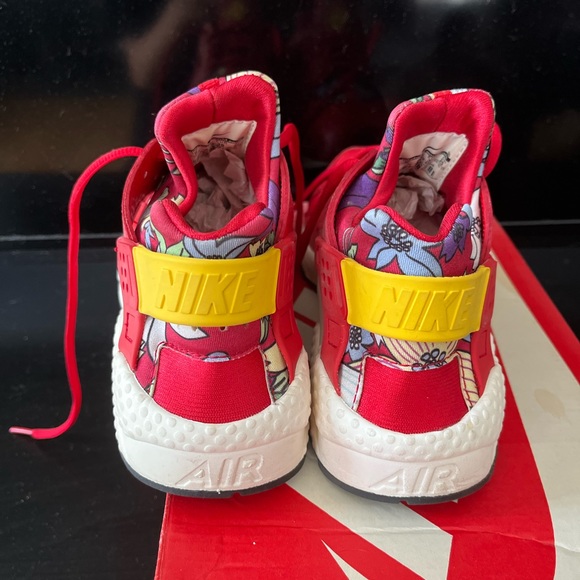 Hawaiian Floral Print Red Nike Huarache - Picture 4 of 4